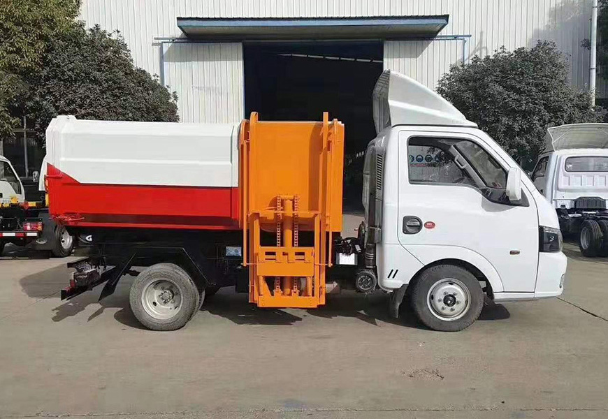 東風途逸側(cè)裝掛桶垃圾車