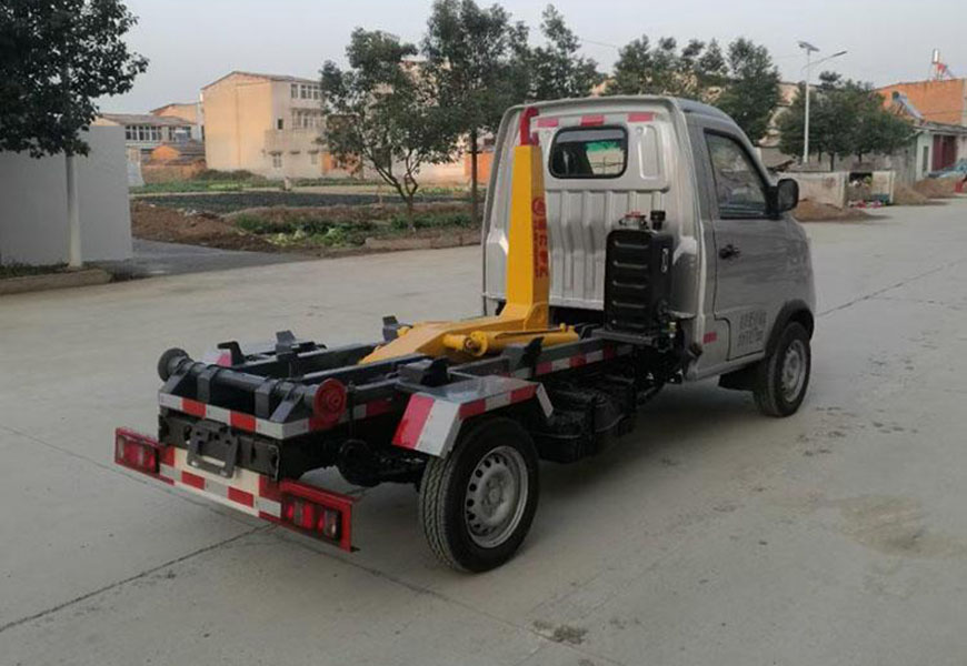 金杯3方車(chē)廂可卸式垃圾車(chē)后方位圖